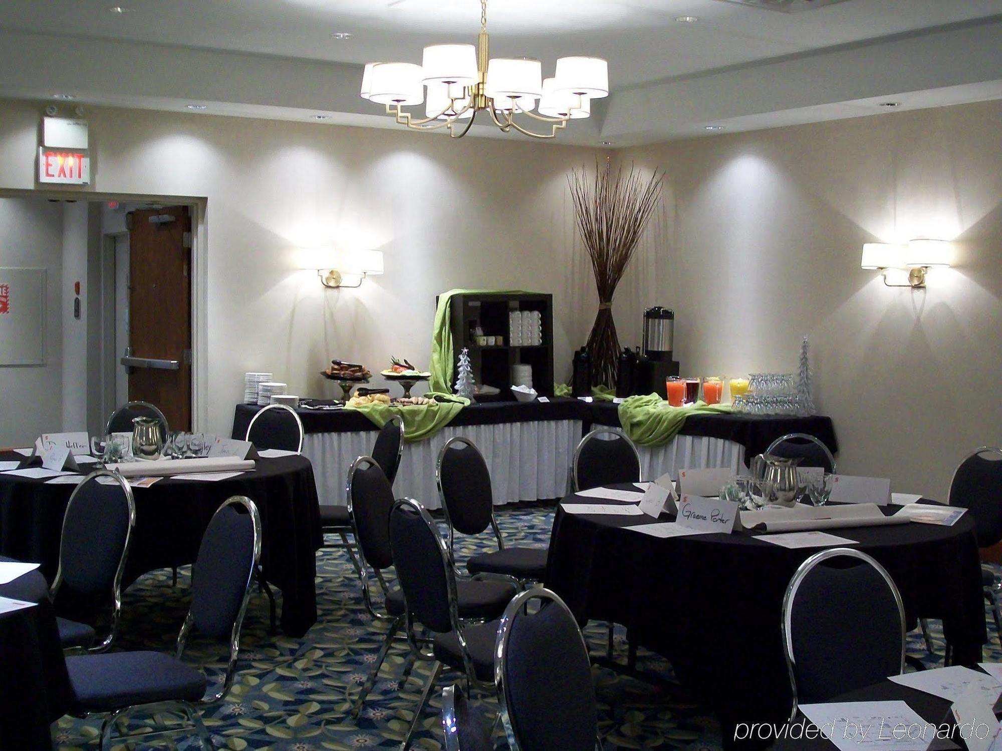 Amenida Residences, YYC Restaurante foto
